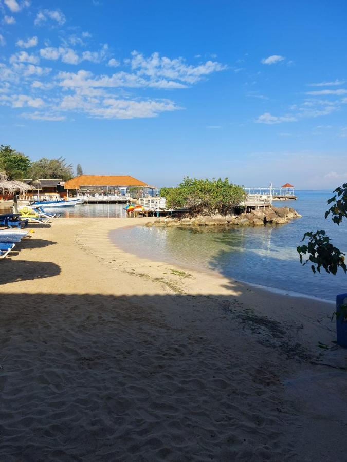 Cozy Villa Escape Runaway Bay Exterior photo